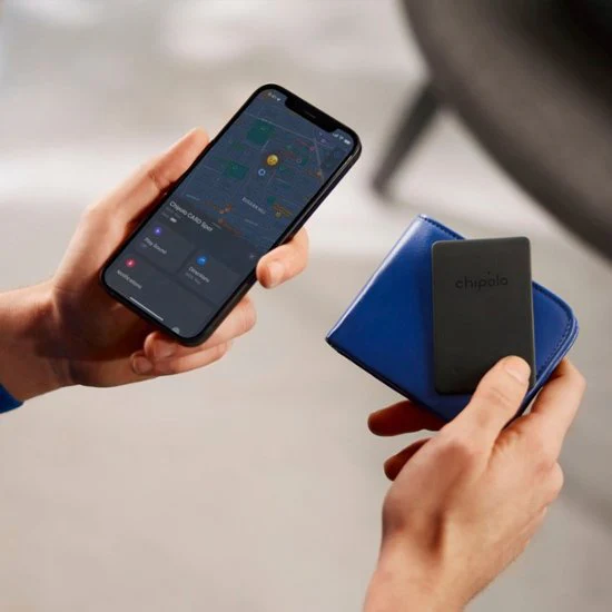 Chipolo Card Spot Bluetooth Tracker - Almost Black | CH-C21R-GY-R-EN - Image 3