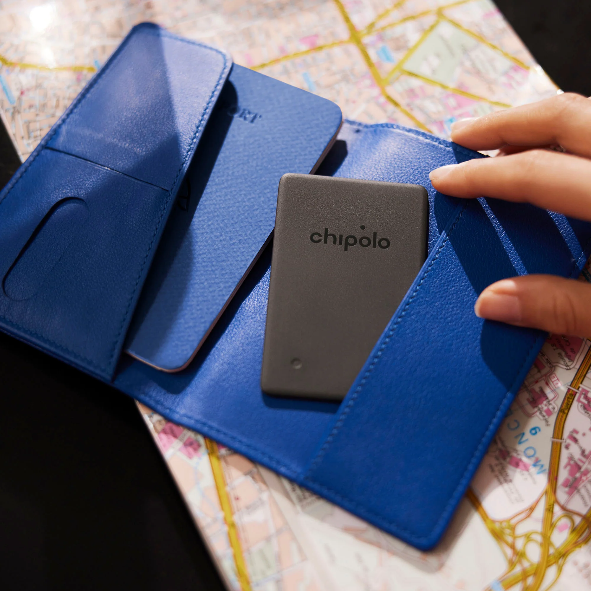 Chipolo Card Spot Bluetooth Tracker - Almost Black | CH-C21R-GY-R-EN - Image 6