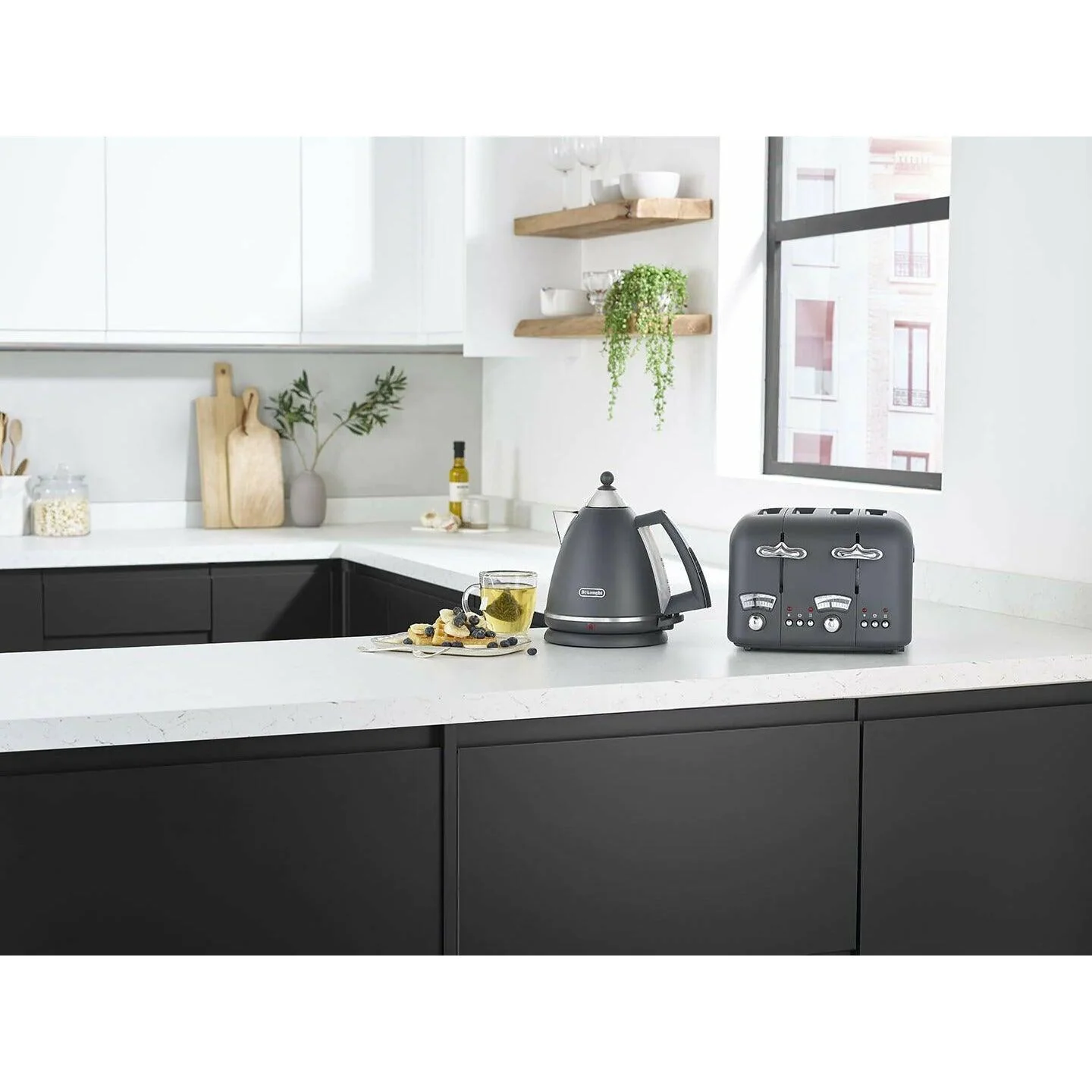 DeLonghi Argento Silva 1800W 4 Slice Toaster - Grey | CT04.GY - Image 4