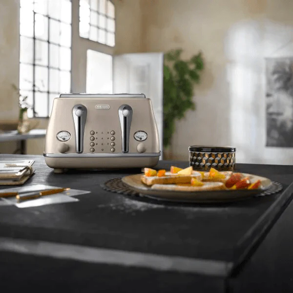 DeLonghi Icona Metallics 1800W 4 Slice Toaster - Beige | CTOT4003.BG - Image 4