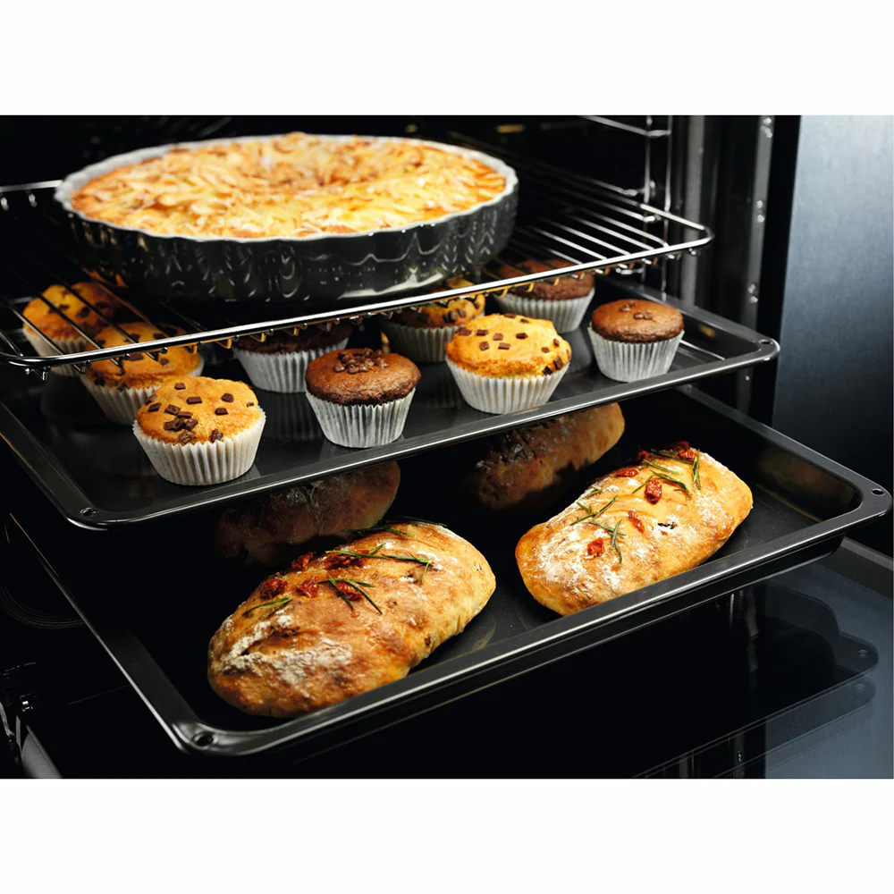 Electrolux 600 SurroundCook 72L Built-In Multifunction Electric Single Oven - Black | EOF6H46X2 - Image 4