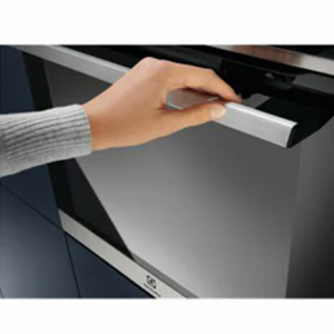Electrolux 800 AssistedCooking 71L Built-In Multifunction Electric Single Oven - Stainless Steel | EOE8P09X - Image 3
