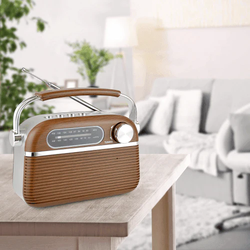 Lloytron FM/AM Rechargeable Portable Vintage Radio - Wood Effect | PP6403 - Image 5