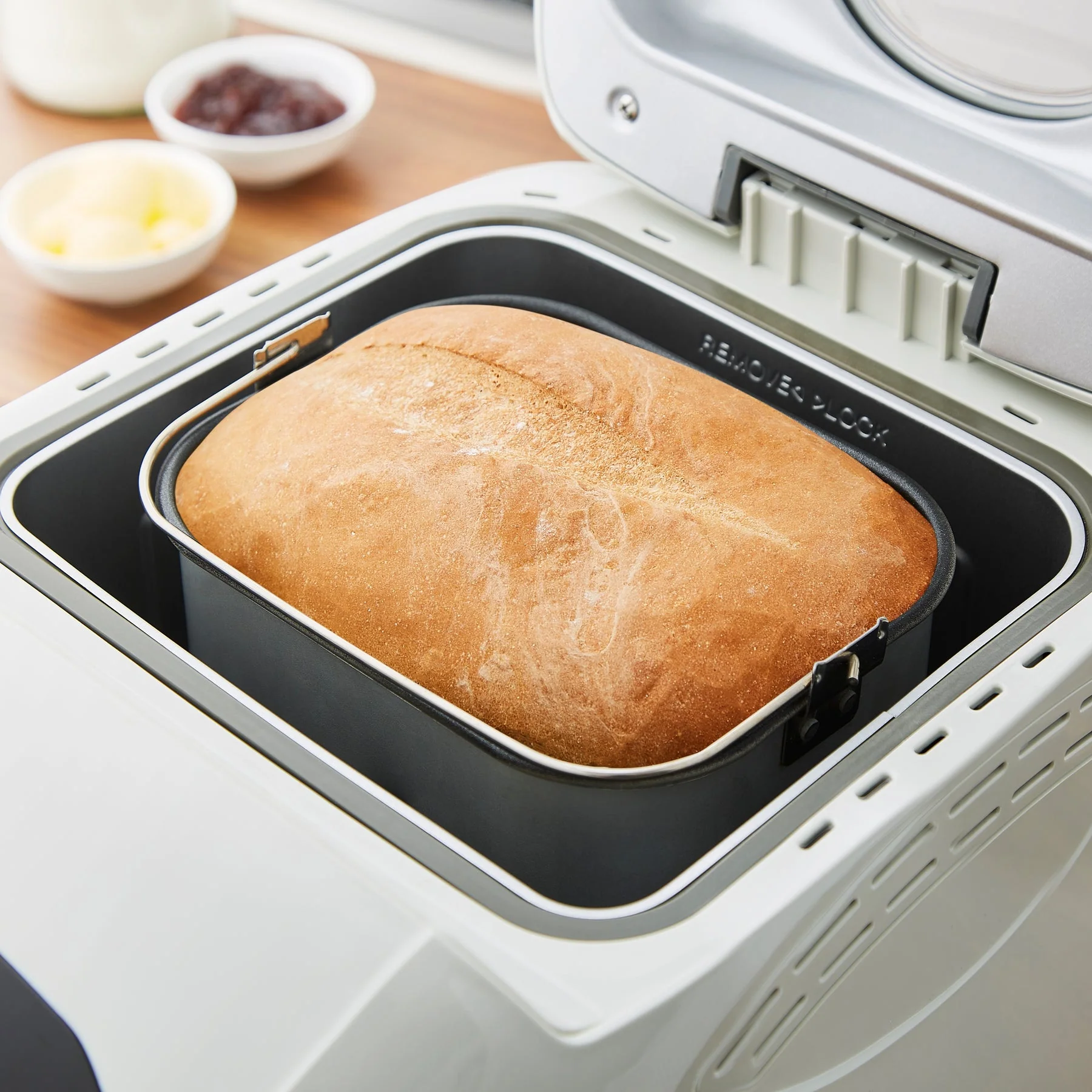 Morphy Richards Fastbake Breadmaker - White | 48281 - Image 7